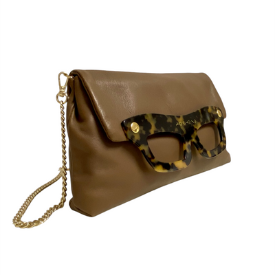 Mini pochette Lucy marrone con occhiali tartaruga
