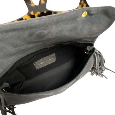 Pochette Lucy in suede grigio e frange